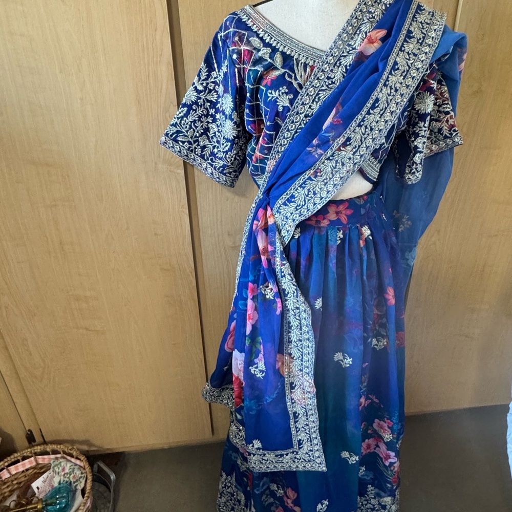 Blue Floral Embroidered Lenghi